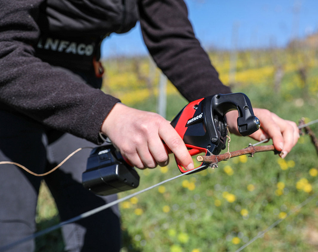 INFACO AT1000 AUTOMATIC VINEYARD TYING MACHINE